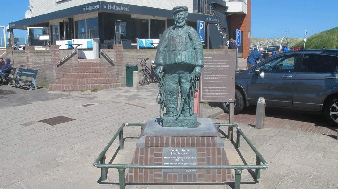 Statue of “Jaepie Jaepie” on the Wharf