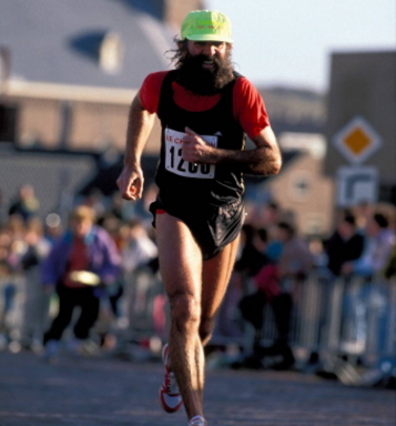 Marathon runner Joop Smit wins the half marathon in Egmond (1973)