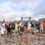 Egmond aan Zee’s Nieuwjaarsduik 2024: Een Frisse Start vol Gezelligheid!