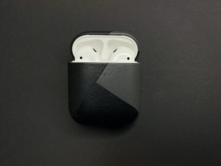 Of 5 reasons why you should put a case on your AirPods
