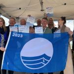 Helga van Leur awards Blue Flag for Egmond beach