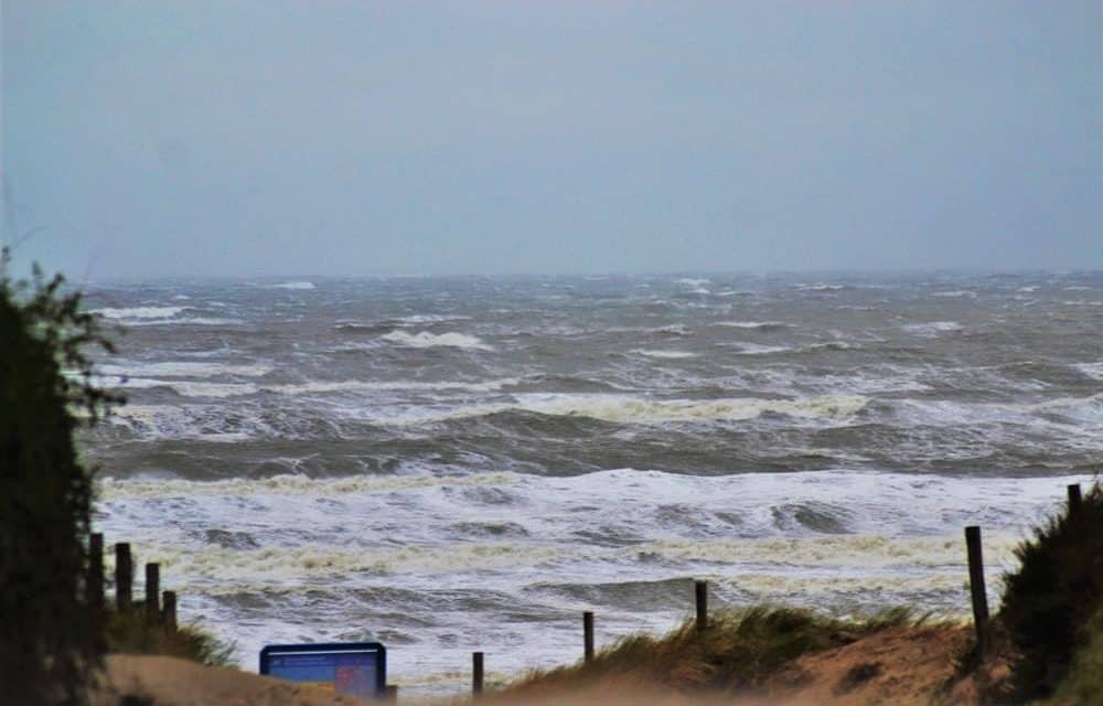 Waarschuwing voor instortingsgevaar op strand